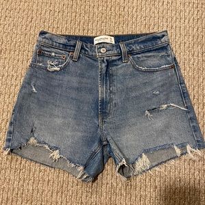 Abercrombie High Rise 4” Short - Size 28/6R